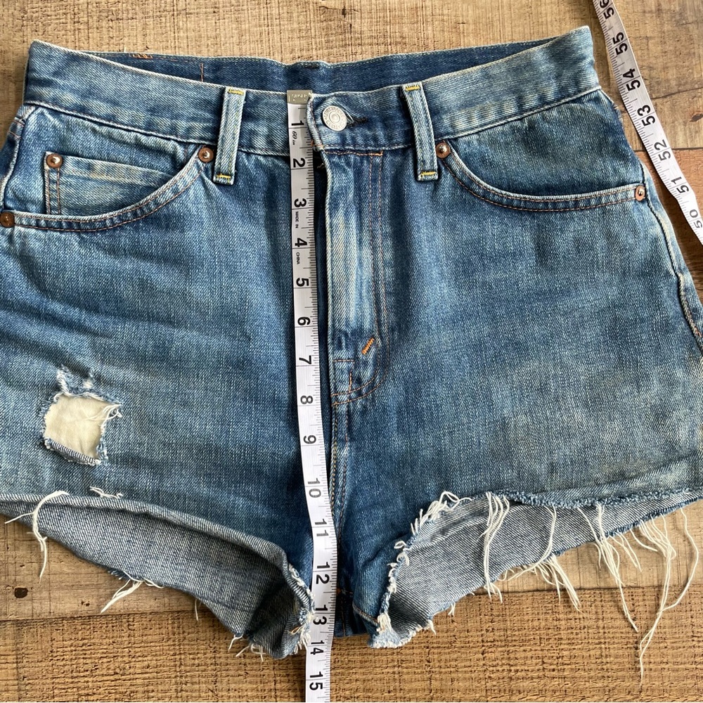 LEVis 701 Cutoff Denim Jean Shorts High Waist Daisy Dukes Size 28 White Label - Picture 8 of 8